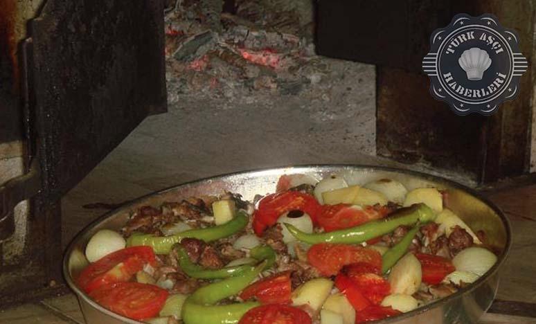 Yörüklerin Kültürel Lezzeti: Gömbe Tepsi Kebabı